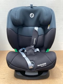 MAXI COSI TITAN I-SIZE MULTI-AGE CAR SEAT IN BLACK - RRP £209: LOCATION - B1