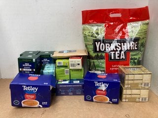 QTY OF ASSORTED TEA BEVERAGES TO INCLUDE BAG OF 1040 YORKSHIRE TEA BAGS - BBE: 02/2026: LOCATION - B3