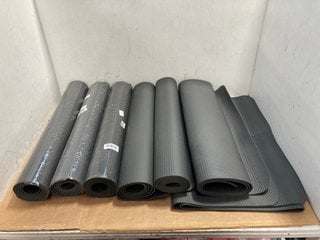 7 X ROLLS OF FOAM FLOOR MATS FOR VARIOUS USE IN BLACK: LOCATION - B4