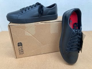 SHOES FOR CREWS UNISEX OLD SCHOOL LEATHER SHOES IN BLACK - SIZE UK 10: LOCATION - B9