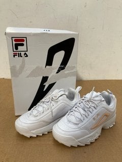 FILA DISRUPTOR LADIES TRAINERS IN WHITE/PEACH- UK SIZE 5: LOCATION - C8