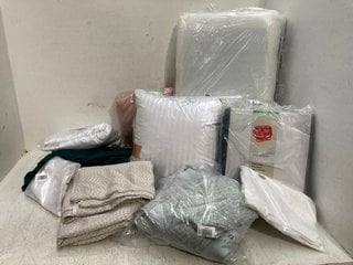 QTY OF ASSORTED HOUSEHOLD ITEMS TO INCLUDE JOHN LEWIS & PARTNERS KING SIZE DUVET COVER: LOCATION - C6