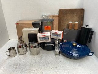 QTY OF ASSORTED KITCHEN ITEMS TO INCLUDE JOHN LEWIS & PARTNERS 3 PIECE SOMMELIER GIFT SET: LOCATION - C6