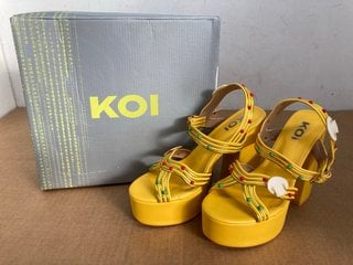 KOI WOMENS SLURPY SLURP RAMEN PLATFORM HEELS IN YELLOW - SIZE UK 8: LOCATION - A1