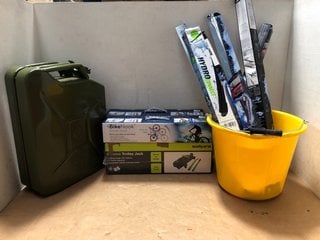 QTY OF ASSORTED VEHICLE ITEMS TO INCLUDE LARGE METAL PETROL CAN IN ARMY GREEN: LOCATION - C3