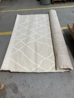 RUGS&MORE RIVO RUG IN CREAM - SIZE 290X200CM: LOCATION - A4