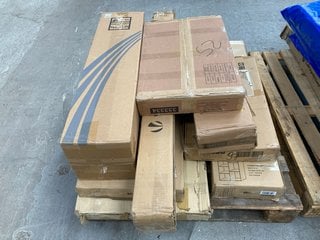 PALLET OF ASSORTED FLATPACK FURNITURE ITEMS TO INCLUDE CORONA NEST OF TABLES IN SOLID PINE WOOD: LOCATION - A2 (KERBSIDE PALLET DELIVERY)