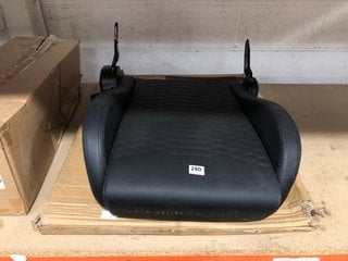 SEATER PART FROM RAZER GAMING CHAIR IN BLACK LEATHER TO INCLUDE X-PART STAND FOR RABBIT 80CM CAGE IN METAL: LOCATION - AR16