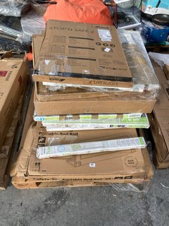 PALLET OF ASSORTED BABY SAFETY GATES TO INCLUDE HAUCK STOP'N SAFE 2 GATE: LOCATION - B3 (KERBSIDE PALLET DELIVERY)