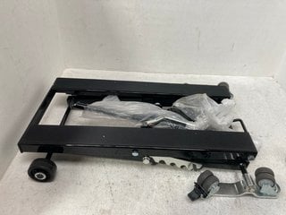 BLACK WHEELED CAR TROLLEY JACK: LOCATION - A1