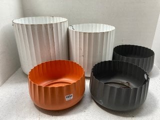 IVYLINE CORRUGATED PLANTER X5 VARIOUS SIZES AND COLOURS: LOCATION - AR2