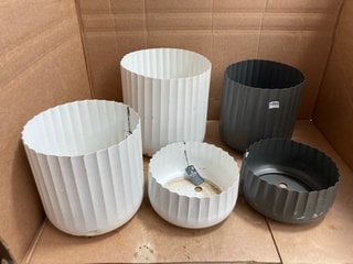 IVYLINE CORRUGATED PLANTER X5 VARIOUS SIZES AND COLOURS: LOCATION - AR2