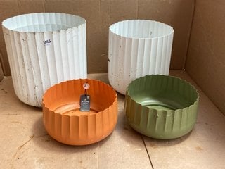 IVYLINE CORRUGATED PLANTER X6 VARIOUS SIZES AND COLOURS: LOCATION - AR2