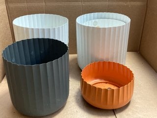 IVYLINE CORRUGATED PLANTER X6 VARIOUS SIZES AND COLOURS: LOCATION - AR2