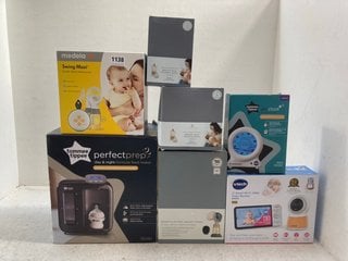 QTY OF ASSORTED BABY ITEMS TO INCLUDE MEDELA SWING MAXI DOUBLE ELECTRIC BREAST PUMP: LOCATION - AR7