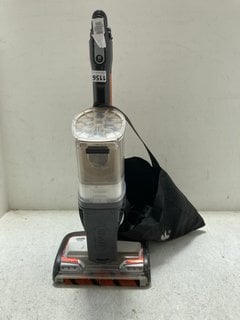 SMALL SHARK VACUUM CLEANER WITH ADDITIONAL PARTS: LOCATION - AR8