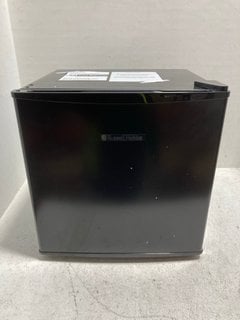 RUSSELL HOBBS FREESTANDING TABLE TOP FREEZER - MODEL RHTTFZ0E1B: LOCATION - AR11