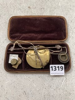 A SET OF VICTORIAN JEWELLERS SCALES: LOCATION - AR19