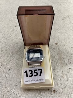 A VINTAGE CASIO DIGITAL WATCH, BOXED: LOCATION - AR19