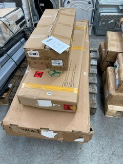 PALLET OF ASSORTED ITEMS TO INCLUDE VEVOR CROWD CONTROL STANCHION: LOCATION - B2 (KERBSIDE PALLET DELIVERY)