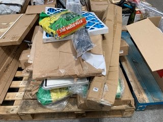 PALLET OF ASSORTED ITEMS TO INCLUDE MIRACLE GRO COMPLETE 4 IN 1 COMPOST: LOCATION - B6 (KERBSIDE PALLET DELIVERY)