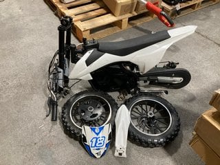 MINI MOTO PRE-BUILT BIKE IN WHITE: LOCATION - BR17