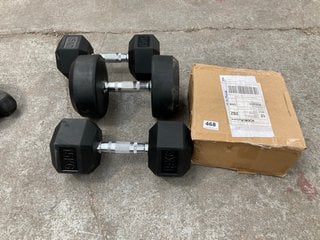 4 X ASSORTED ITEMS TO INCLUDE 22KG DUMBELL: LOCATION - A6