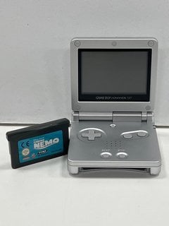 NINTENDO GAMEBOY ADVANCE SP GAMES CONSOLE IN SILVER: MODEL NO AGS-001 (WITH FINDING NEMO GAME CARTRIDGE) [JPTM125963]