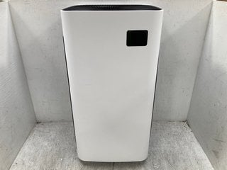 AIR PURIFIER FOR HOME BEDROOM WITH TRUE HEPA ACTIVATED AIR FILTER & INTELLIGENT AIR QUALITY SENSOR IN BLACK/WHITE - RRP: £132.42: LOCATION - D2