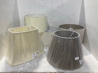 5 X ASSORTED LAMP SHADES TO INCLUDE JOHN LEWIS & PARTNERS MIMI 35CM SHADE IN CREAM: LOCATION - D11