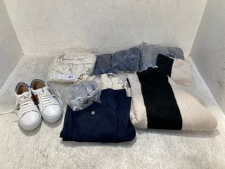 QTY OF ASSORTED WOMENS JOHN LEWIS & PARTNERS CLOTHING IN VARIOUS SIZES TO INCLUDE COZEE HEATED SNUGGLE WRAP & JOHN LEWIS & PARTNERS TRAINERS - SIZE 4.5 UK: LOCATION - D11