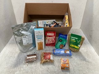 QTY OF ASSORTED FOOD ITEMS TO INCLUDE MR ORGANIC ITALIAN HAND ROLLED GRISSINI BREADSTICKS - BBE 22/03/2025 & PRO FUSION RED LENTIL FUSILLI - BBE 05/10/2025: LOCATION - D11