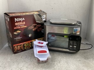 3 X ASSORTED KITCHEN APPLIANCES TO INCLUDE NINJA SIZZLE LOW SMOKE GRILL PLATE + FLAT PLATE MODEL: GR101UK: LOCATION - D14