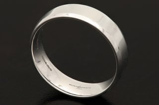 MENS 6MM PLATINUM WEDDING RING. SIZE T. ORIGINAL RRP £1850: LOCATION - BOOTH