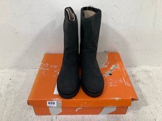 WOMENS ROCKET DOG IDEAFS BOOTS IN BLACK - UK SIZE 5: LOCATION - B12