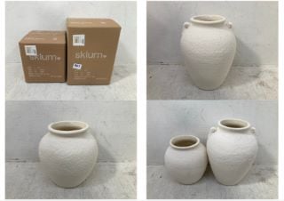 2 X SKLUM HENRIK CERAMIC VASES IN CREAM: LOCATION - B12