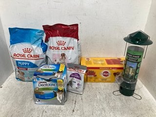 QTY OF PET ITEMS TO INCLUDE ROYAL CANIN REGULAR SENSIBLE CAT FOOD - BBE 12/12/25: LOCATION - B14