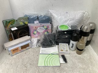 QTY OF ASSORTED ITEMS TO INCLUDE 2 X STAINLESS STEEL HOT DRINK FLASKS: LOCATION - B15