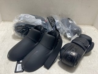 QTY OF ASSORTED CHILDRENS PROTECTIVE GEAR TO INCLUDE BYTOMIC AXIS V2 KIDS BOXING GLOVES IN BLACK: LOCATION - A14