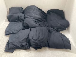 QTY OF GILDAN BLACK HOODIES SIZE M UK: LOCATION - A13