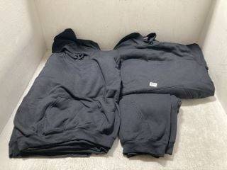 QTY OF GILDAN BLACK HOODIES SIZE M UK: LOCATION - A12