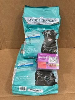 3 X ASSORTED PET ITEMS TO INCLUDE 2 X ARDEN GRANGE CHICKEN & RICE DOG FOOD - BBE 08/05/26: LOCATION - A12