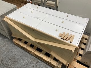 WEST ELM WIDE 6 DRAWER CHEST OF DRAWERS IN WHITE AND LIGHT OAK WITH BRASS HANDLES: LOCATION - B8