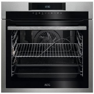 AEG BUILT IN SINGLE ELECTRIC OVEN: MODEL BPE742320M - RRP £699: LOCATION - B5