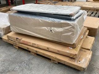 PALLET OF ASSORTED INCOMPLETE FURNITURE ITEMS TO INCLUDE 135CM HEADBOARD IN LIGHT GREY: LOCATION - C3 (KERBSIDE PALLET DELIVERY)