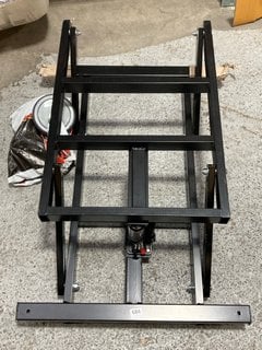 2 TON HYDRAULIC JACK IN BLACK: LOCATION - DR