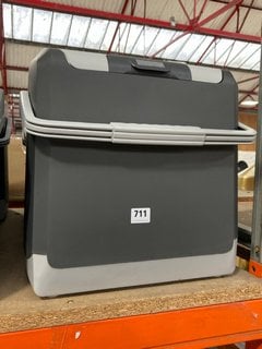 3 X 24L ELECTRIC COOL BOXES: LOCATION - BR6