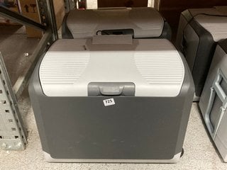 2 X 40L ELECTRIC COOL BOXES: LOCATION - BR6