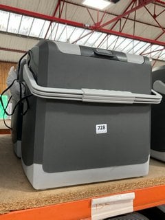 3 X 24L ELECTRIC COOL BOXES: LOCATION - BR7