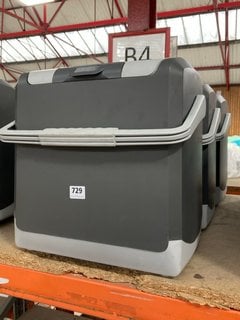 3 X 24L ELECTRIC COOL BOXES: LOCATION - BR7